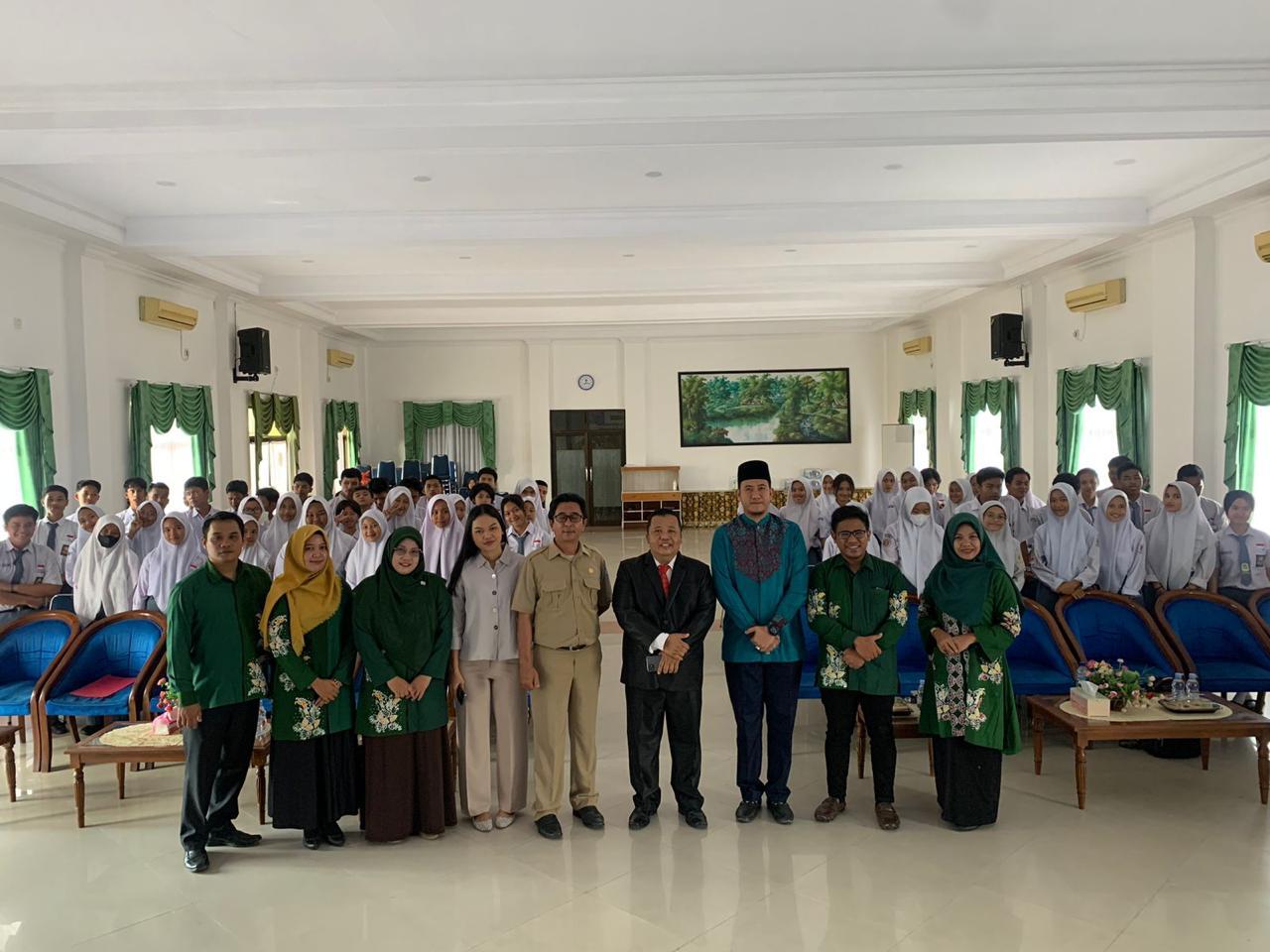 Dosen dan Mahasiswa Prodi Pariwisata Syariah Adakan Pengabadian Masyarakat di Sekolah SMKN 3 Pangkalpinang