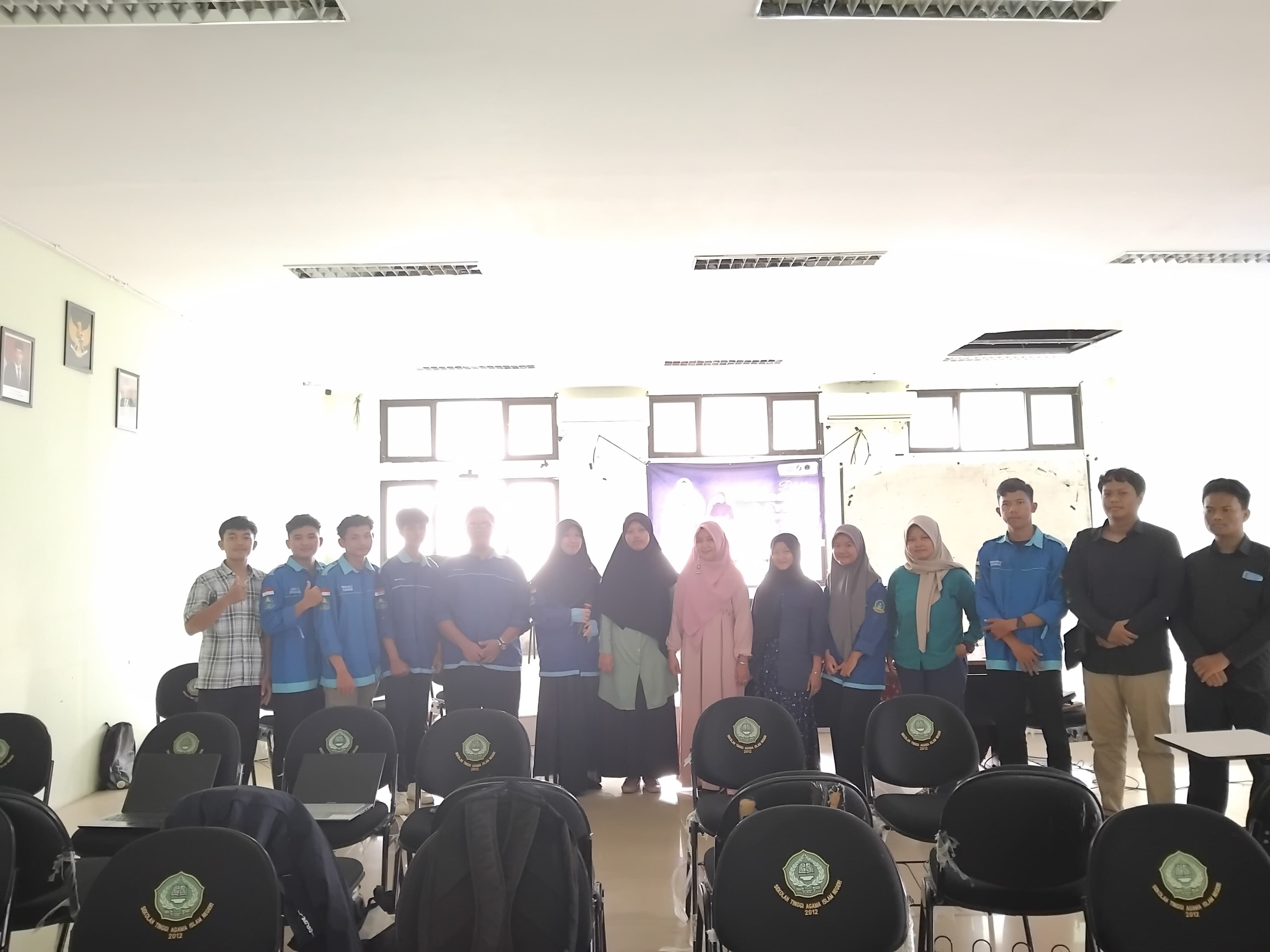 Puluhan Mahasiswa Prodi Akuntansi Syariah dibekali Pelatihan Mendeley dan Eviews