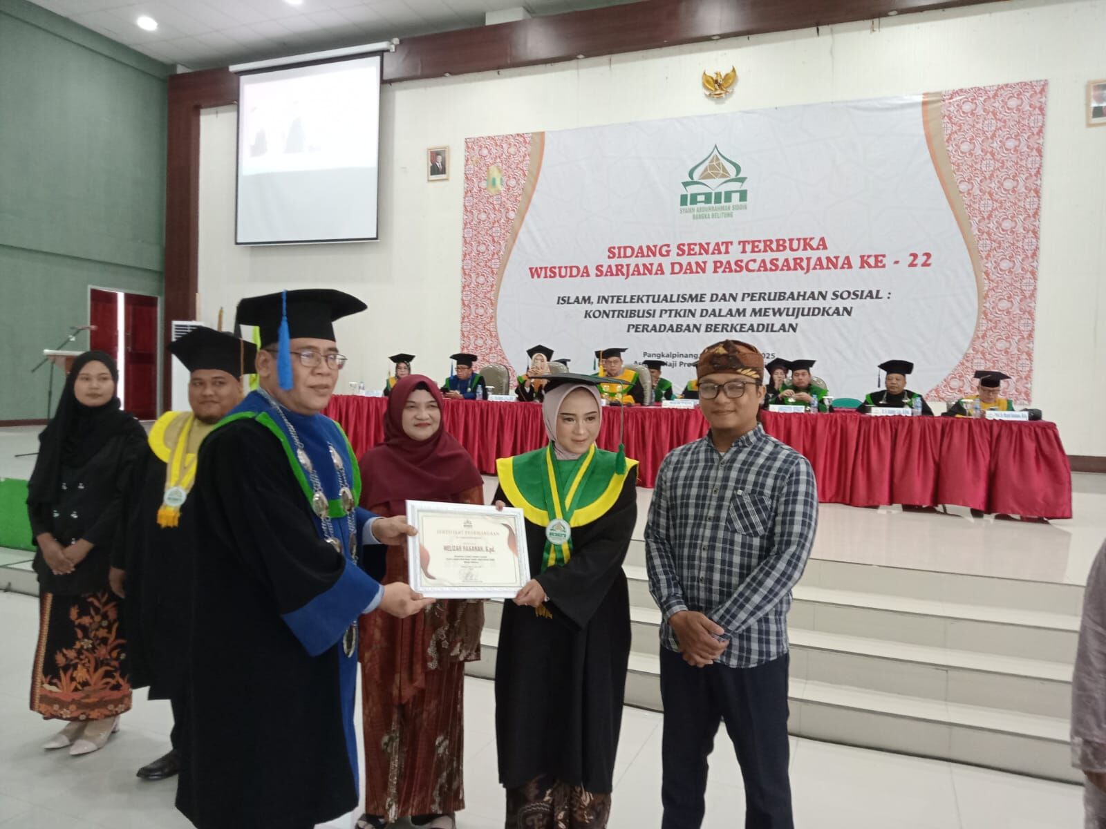 Ratusan Sarjana dan Pascasarjana IAIN SAS Bangka Belitung Diwisuda
