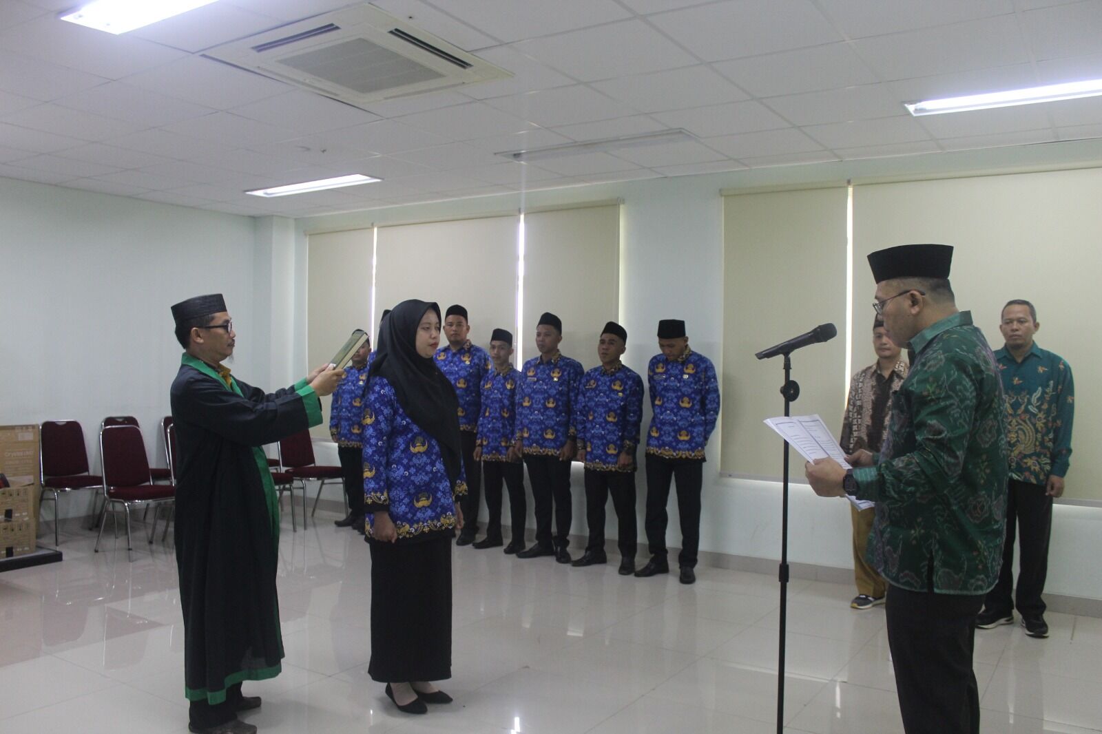 Rektor IAIN SAS Babel Melantik dan Mengambil Sumpah Jabatan Fungsional Dosen dan PPPK Tahap II Optimalisasi serta Penyerahan SK PPPK Paruh Waktu Formasi Tahun 2024