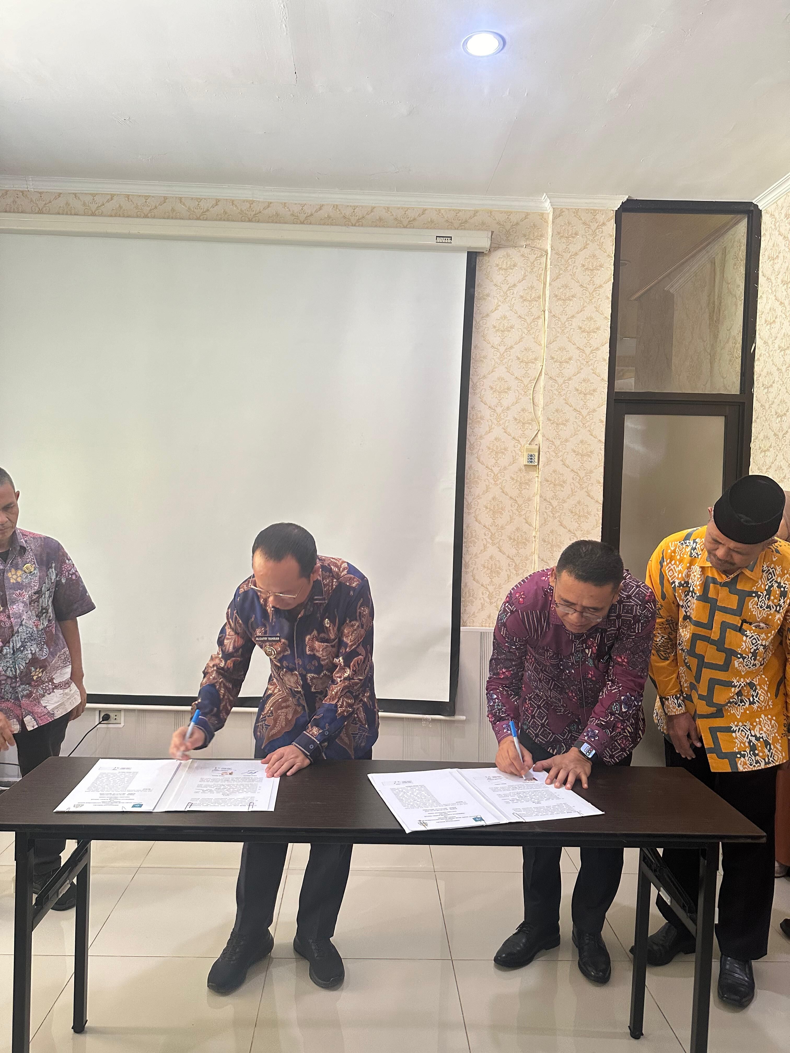 Rektor IAIN SAS Bangka Belitung Teken MoU dengan Bupati Bangka Tengah