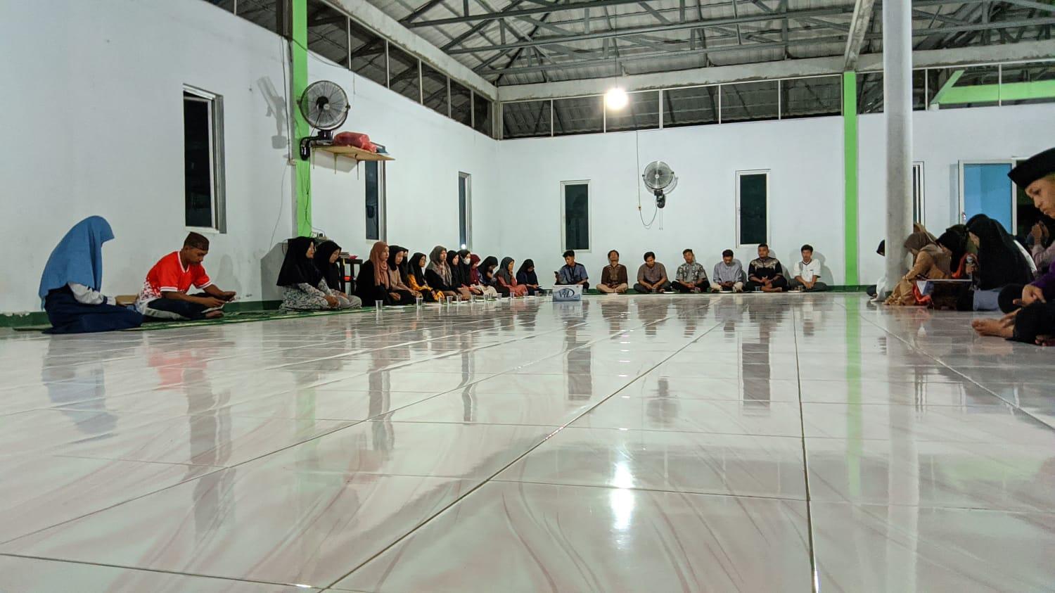 Mahasiswa KKN Moderasi Beragama IAIN SAS Babel Silaturahmi dengan Irmas Desa Bencah