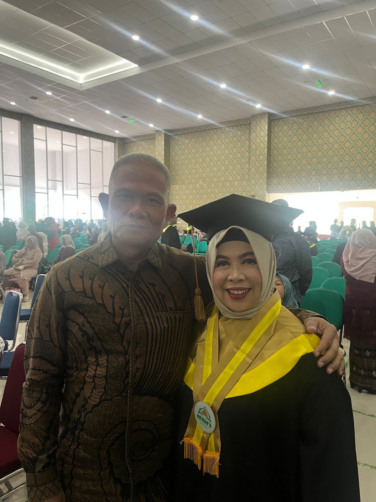 Siti Rofiqoh, M.Pd, Wisudawati Pascasarjana IAIN SAS Babel Menjadi Inspirasi bagi Generasi Muda