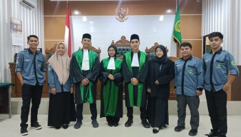 8 Mahasiswa PKL FSEI IAIN SAS Babel Praktek Sidang Semu Bersama Ketua Pengadilan Agama Mentok