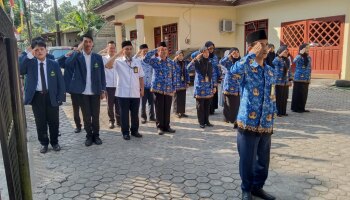 Enam Mahasiswa PKL FSEI IAIN SAS Babel Mengikuti Upacara Hari Sumpah Pemuda di Pengadilan Agama TanjungPandan