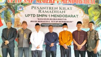 FDKI Mengaji Isi Pesantren Kilat Ramadhan di SMP Negeri 1 Mendobarat