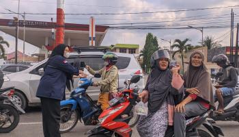 Hima Prodi TBI IAIN SAS Babel Berbagi Berkah di Ujung Ramadan