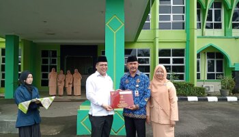 Kabag Umum dan Layanan Akademik IAIN SAS Babel Terima Penghargaan Satyalencana Satya karya 20 Tahun Dari Presiden RI