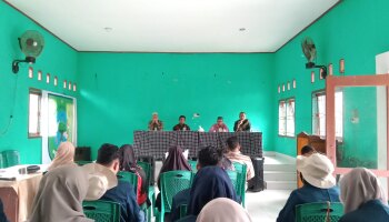 Kedatangan Mahasiswa KKN IAIN SAS Babel Disambut Hangat Warga dan Perangkat Desa Simpang Tiga Bangka Barat