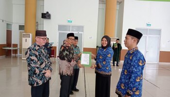 Kepala Biro AUAK IAIN SAS Babel Melantik  PNS dan JF Dosen