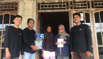 Kuliah Kerja Nyata: Mahasiswa KKN Desa Nangka Bekerja Sama dengan Pemdes Bagikan Sembako