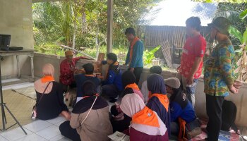 Kunjungan Mahasiswa Pencinta Alam Kopassas IAIN SAS Babel : Belajar Melestarikan Budaya dari Senai, Sang Maestro Kulit Kayu