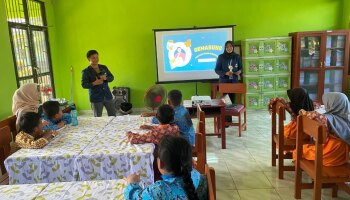 Mahasiswa IAIN SAS Babel Kelompok 2 Desa Aik Madu Sosialisasikan Gerakan Gemar Menabung di SDN 04 Simpang Renggiang
