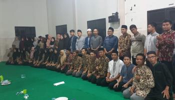 Mahasiswa  KKN IAIN SAS Babel Ngeliwet bersama Mahasiswa Djuanda Bogor dan Irmas desa Air Gegas