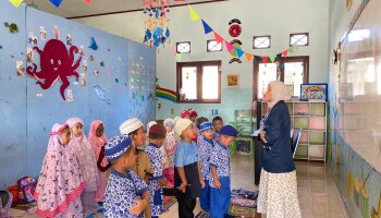 Mahasiswa KKN Bangka Tengah 2025 Ikut Andil dalam membantu ajarkan Anak TK dan PAUD Tata Cara Salat Dhuha dengan Metode Ceria