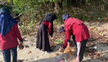 Peduli Lingkungan, Mahasiswa IAIN SAS Bangka Belitung  Lakukan Aksi Bersih Pantai