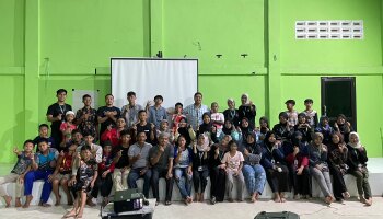 Mahasiswa KKN IAIN SAS Babel Adakan Nonton Refleksi Film Laskar Pelangi