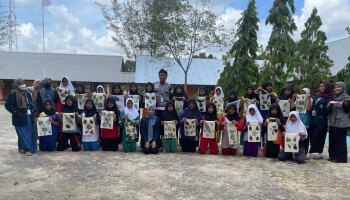 Mahasiswa KKN IAIN SAS Babel Adakan Workshop Ecoprinting di SMPN 6 Manggar