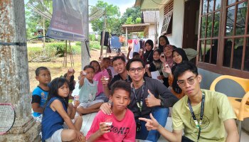 Mahasiswa KKN IAIN SAS Babel Ajarkan Keterampilan Anak- Anak di Desa Tuik