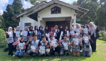 Mahasiswa KKN IAIN SAS Babel Bersama Dasa Wisma Desa Bentaian Jaya Adakan Sosialisasi dan Praktek Biopori