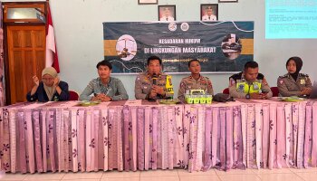 Mahasiswa KKN IAIN SAS Babel Bersama Sat Lantas Polres Beltim Sosialisasi Etika Berlalu Lintas di Desa Bentaian Jaya