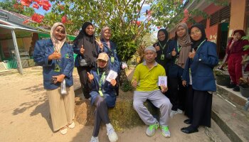 Mahasiswa KKN IAIN SAS Babel dan UIN Sunan Gunung Djati Bandung Bantu SDN 24 Manggar dengan Inovasi Barcode Tanaman