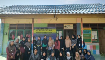 Mahasiswa KKN IAIN SAS Babel Desa Penyampak Adakan Kegiatan Bersih-Bersih di TK PAUD Nusa Indah