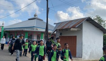 Mahasiswa KKN IAIN SAS Babel Gelar Jalan Sehat Bersama Siswa SD Negeri 18 Manggar