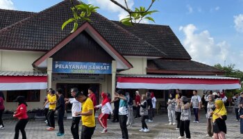 Mahasiswa KKN IAIN SAS Babel Kelompok 2 Desa Aik Madu Ikut Senam Bersama Samsat Manggar Belitung Timur