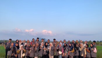 Mahasiswa KKN IAIN SAS Babel Melakukan Kunjungan Ke Sawah Besar Desa Beruas