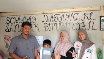 Mahasiswa KKN Internasional IAIN SAS Babel dan UIN Syarif Hidayatullah Jakarta Ikut Serta dalam Pembagian Rapot Kenaikan Kelas  di Sanggar Belajar Permai Kulim,  Malaysia
