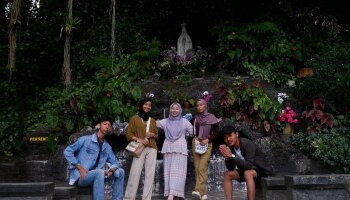 Mahasiswa KKN Nusantara Moderasi Beragama Kelompok 5 Menelusuri Sejarah dan Keindahan Gua Maria Fatimah Sawer Rahmat