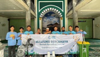 Mahasiswa Penerima Beasiswa Gencar YBM PLN IAIN SAS Babel Sukses Gelar Masjidku Bercahaya