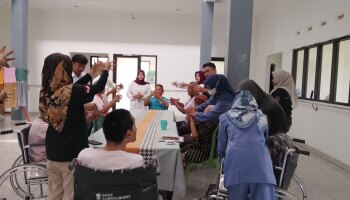 Mahasiswa PPL IAIN SAS dan UBB Turut Mensukseskan Program Fisioterapi UPTD Panti Sosial Bina Serumpun