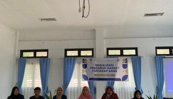 Mahasiswa PPLK Fakultas Tarbiyah IAIN SAS Babel Sosialisasi Pentingnya Batasi Penggunaan Gadget kepada Siswa kelas 9 SMPN 1 Koba