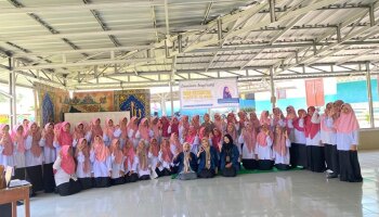 Mahasiswa PPLK II Fakultas Tarbiyah Gelar Seminar Inspiratif Peringati Hari Kesehatan Mental se-Dunia di MAS Al-Islam Kemuja