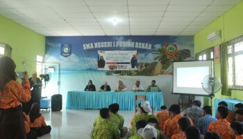 Mahasiswa PPLK II IAIN SAS Babel Adakan Sosialisasi Pergaulan Bebas dan Stop Bullying di SMAN 1 Puding Besar