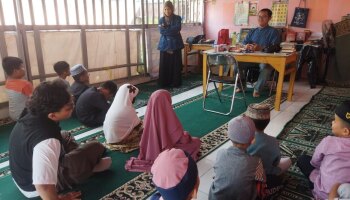 Mahasiswa Prodi KPI Adakan Berbagi Ilmu Dan Mengaji di TPQ Thoriqul Jannah Kampung Keramat