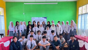 Mahasiswa Prodi KPI Adakan Gerakan Makan Sehat Menciptakan Anak Indonesia yang Cerdas dan Kuat di SMK PGRI Pangkalpinang