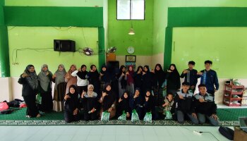 Mahasiswa Prodi KPI Wujudkan Nilai Sosial Have Fun di Panti Adh - dhuha Pangkalpinang