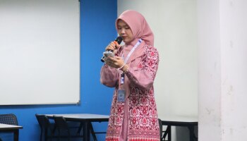 Mahasiswi IAIN SAS Babel Unjuk Kebolehan Jadi Pembawa Acara di Penutupan KKN Internasional Malaysia