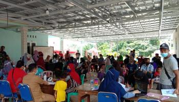 Mahasiswa KKN di Desa Sarangmandi  Diminta Ikut Bantu Sukseskan Vaksinasi