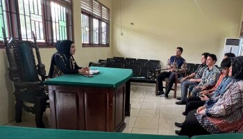 Pendalaman Hukum Acara, lima  Mahasiswa PKL FSEI IAIN SAS Babel Diskusi Hukum acara Bersama Hakim PN Tanjungpandan