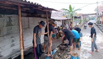 Peringati Hari World Clean Up Day, Mahasiswa KKN IAIN SAS Babel Lakukan Bersih-Bersih Di Dusun 1 Tanjung Sangkar