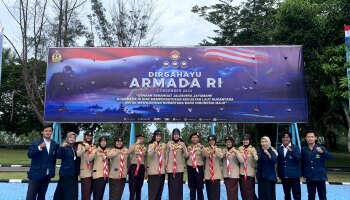 Racana Pramuka dan Dema IAIN SAS Babel Berpartisipasi Aktif dalam Upacara Peringatan Hari Armada RI di Lanal Babel