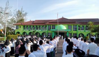 Peringati Hari Santri, Civitas Akademika IAIN SAS Babel Gelar Upacara