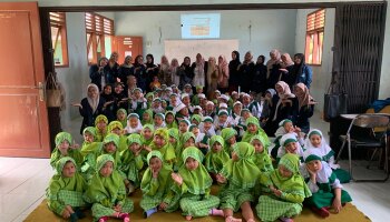 Peringati Harkitnas, Mahasiswa Prodi PIAUD dan Klinik Kesehatan IAIN SAS Gelar Edukasi Deteksi Stunting di RA As-Syifa Dahlia, Desa Kemuja