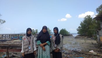 Perkuat UMKM Ikan Asin Desa Tanjung Pura, Mahasiswa KKN IAIN SAS Babel Bantu Pemasaran