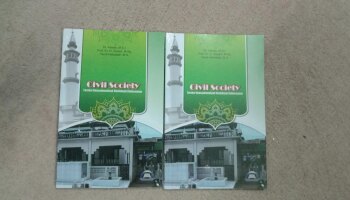 Rektor dan Tim Penulis Kembali Sumbangkan Buku Ke UPT Perpustakaan IAIN SAS Babel