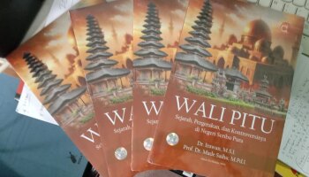 Rektor dan Tim Penulis Kembali Sumbangkan Buku Tulisannya Ke UPT Perpustakaan IAIN SAS Babel